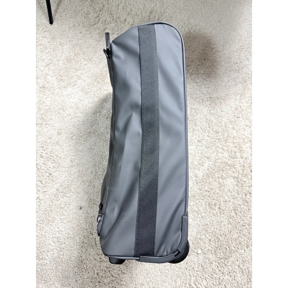 Oakley Endless Adventure Carry-On Luggage FOS901349  Tree Logo The Classic EUC‎
